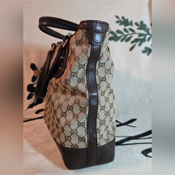 💯 Authentic Gucci GG Canvas Techno Tote (Beige and Brown) - Picture 9 of 16